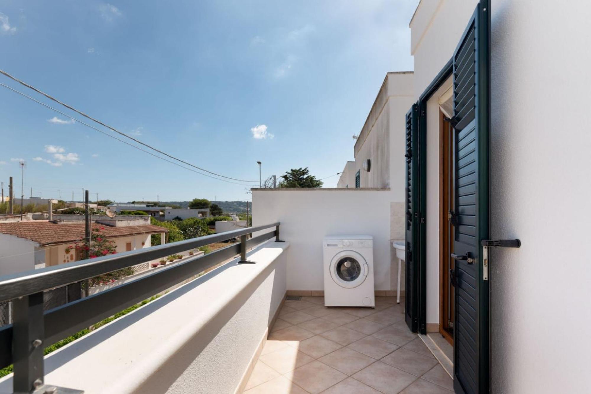 Casa Vacanze Orlando - Con Veranda Vista Mare A 200M Dal Mare Леука Экстерьер фото